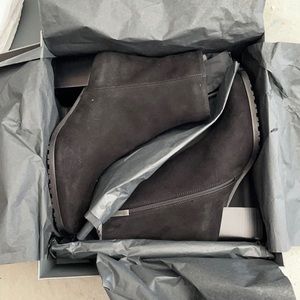 NEW IN THE BOX Aquatalia black booties size 8 1/5